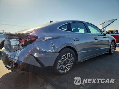 Trzecie zdjęcie samochodu z tyłu: 2024 HYUNDAI SONATA HYBRID SEL VIN:KMHL34JJ7RA090270 - miniatura