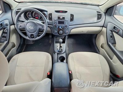 Zdjęcie 8 z 12 samochodu: 2010 KIA FORTE EX VIN:KNAFU4A2XA5061251 - miniatura