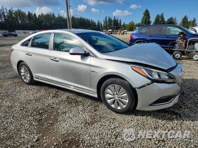 Czwarte zdjęcie samochodu z boku: 2016 HYUNDAI SONATA HYBRID SE VIN:KMHE24L18GA025658 - miniatura