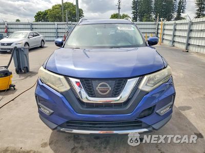 Piąte zdjęcie samochodu w środku: 2017 NISSAN ROGUE SV VIN:JN8AT2MT9HW154165 - miniatura