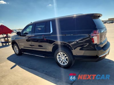 Drugie zdjęcie samochodu z przodu: 2021 CHEVROLET SUBURBAN C1500 LS VIN:1GNSCBKD8MR372173 - miniatura