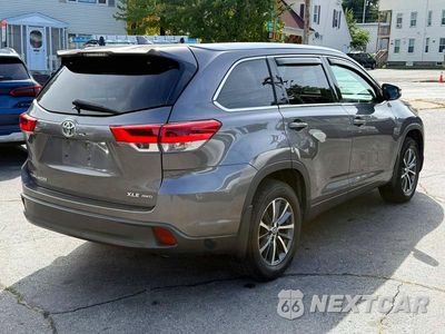 Trzecie zdjęcie samochodu z tyłu: 2018 TOYOTA HIGHLANDER XLE VIN:5TDJZRFH0JS844629 - miniatura