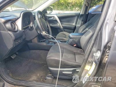 Zdjęcie 7 z 12 samochodu: 2018 TOYOTA RAV4 XLE VIN:JTMWFREV6JD115715 - miniatura