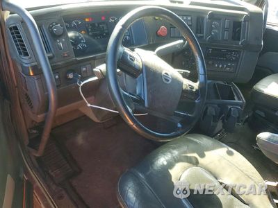 Zdjęcie 8 z 14 samochodu: 2020 VOLVO VNL SEMI TRUCK VIN:4V4NC9EJXLN242311 - miniatura