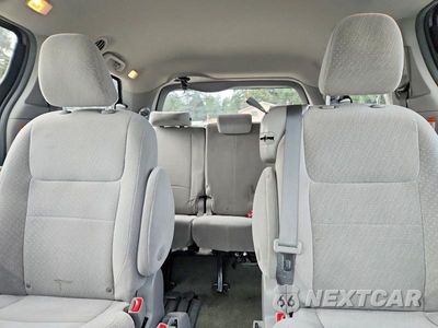 Zdjęcie 10 z 14 samochodu: 2018 TOYOTA SIENNA LE VIN:5TDKZ3DC2JS940240 - miniatura