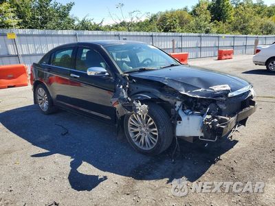 Czwarte zdjęcie samochodu z boku: 2012 CHRYSLER 200 LIMITED VIN:1C3CCBCG2CN308825 - miniatura