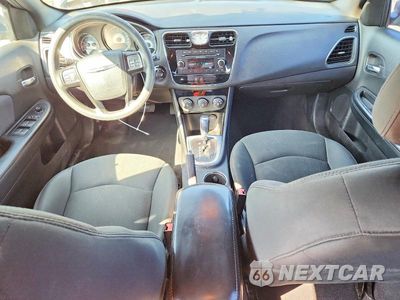 Zdjęcie 8 z 12 samochodu: 2012 CHRYSLER 200 LX VIN:1C3CCBAB2CN149747 - miniatura