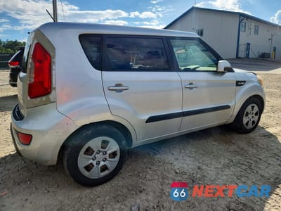 Trzecie zdjęcie samochodu z tyłu: 2012 KIA SOUL BASE VIN:KNDJT2A51C7464394 - miniatura