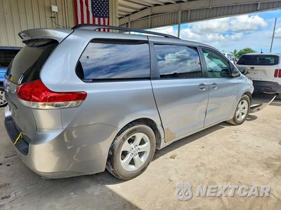 Trzecie zdjęcie samochodu z tyłu: 2014 TOYOTA SIENNA LE VIN:5TDKK3DC8ES520248 - miniatura