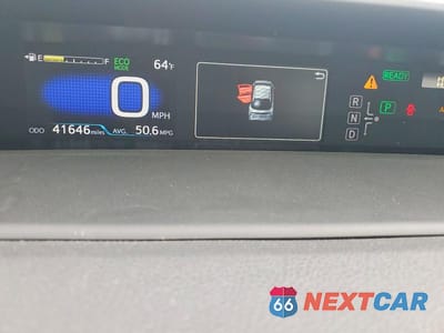 Zdjęcie 9 z 14 samochodu: 2017 TOYOTA PRIUS THREE VIN:JTDKARFU6H3054160 - miniatura