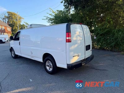 Trzecie zdjęcie samochodu z tyłu: 2017 GMC SAVANA G3500 VIN:1GTZ7HFG5H1107864 - miniatura