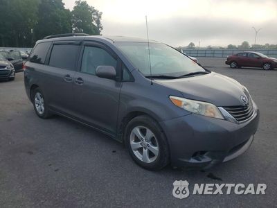 Czwarte zdjęcie samochodu z boku: 2013 TOYOTA SIENNA LE VIN:5TDKK3DC6DS360238 - miniatura