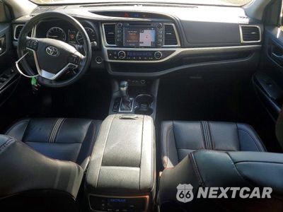 Zdjęcie 8 z 13 samochodu: 2019 TOYOTA HIGHLANDER SE VIN:5TDJZRFH5KS626851 - miniatura