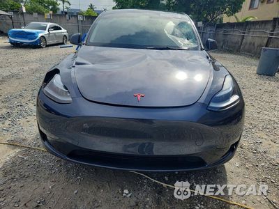 Piąte zdjęcie samochodu w środku: 2025 TESLA MODEL Y VIN:7SAYGDEE0SA351005 - miniatura