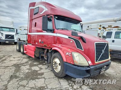 Czwarte zdjęcie samochodu z boku: 2009 VOLVO VNL SEMI TRUCK VIN:4V4NC9TH19N271219 - miniatura