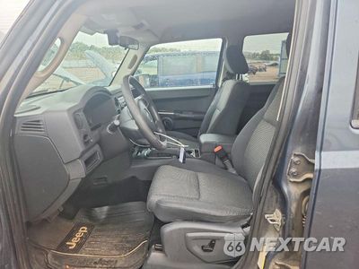 Zdjęcie 7 z 13 samochodu: 2008 JEEP COMMANDER SPORT VIN:1J8HG48K98C114271 - miniatura