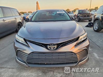 Piąte zdjęcie samochodu w środku: 2021 TOYOTA CAMRY LE VIN:4T1C11AK2MU470718 - miniatura