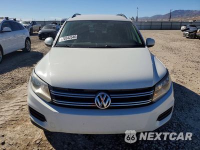Piąte zdjęcie samochodu w środku: 2016 VOLKSWAGEN TIGUAN S VIN:WVGBV7AX3GW515060 - miniatura