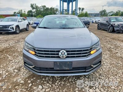 Piąte zdjęcie samochodu w środku: 2017 VOLKSWAGEN PASSAT S VIN:1VWAT7A33HC029416 - miniatura