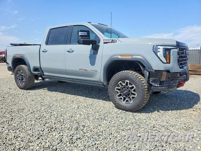 Czwarte zdjęcie samochodu z boku: 2024 GMC SIERRA K2500 AT4X VIN:1GT49ZEY1RF352234 - miniatura