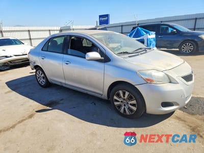 Czwarte zdjęcie samochodu z boku: 2012 TOYOTA YARIS FLEET VIN:JTDBT4K32CL020106 - miniatura