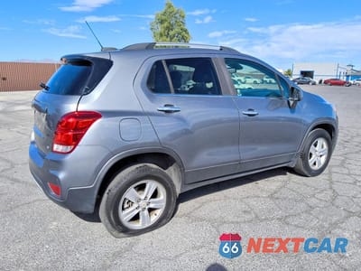 Trzecie zdjęcie samochodu z tyłu: 2019 CHEVROLET TRAX 1LT VIN:KL7CJPSB6KB917644 - miniatura