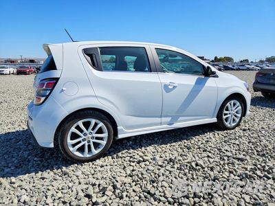 Trzecie zdjęcie samochodu z tyłu: 2018 CHEVROLET SONIC LT VIN:1G1JD6SBXJ4129747 - miniatura
