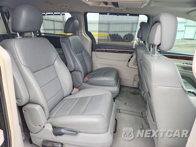 Zdjęcie 11 z 13 samochodu: 2011 VOLKSWAGEN ROUTAN SEL VIN:2V4RW6DG9BR717155 - miniatura