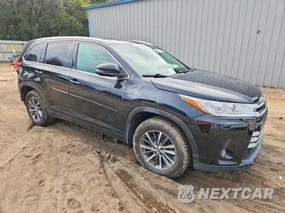 Czwarte zdjęcie samochodu z boku: 2017 TOYOTA HIGHLANDER XLE VIN:5TDJZRFH0HS374032 - miniatura