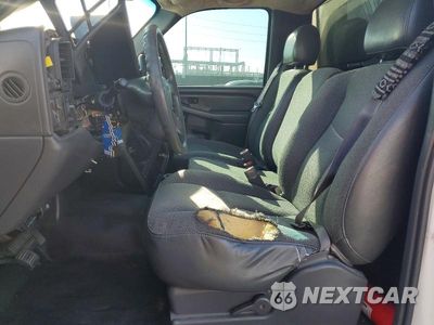 Zdjęcie 7 z 12 samochodu: 2006 GMC NEW SIERRA C1500 VIN:1GTEC14V06E152736 - miniatura