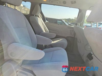 Zdjęcie 11 z 13 samochodu: 2018 TOYOTA SIENNA LE VIN:5TDJZ3DCXJS193238 - miniatura