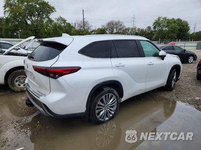 Trzecie zdjęcie samochodu z tyłu: 2022 TOYOTA HIGHLANDER PLATINUM VIN:5TDFZRBH0NS162139 - miniatura