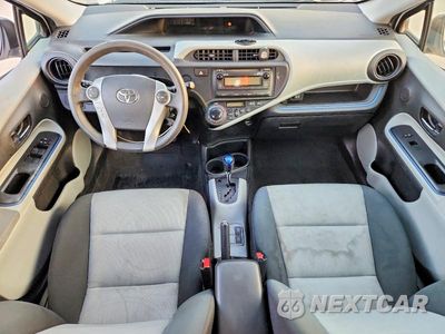 Zdjęcie 8 z 13 samochodu: 2012 TOYOTA PRIUS C TWO VIN:JTDKDTB31C1518154 - miniatura
