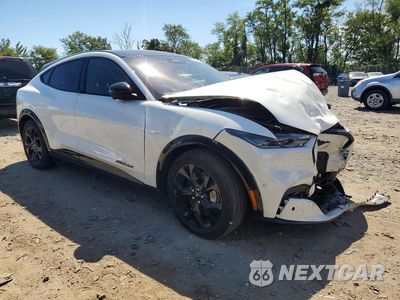 Czwarte zdjęcie samochodu z boku: 2023 FORD MUSTANG MACH-E PREMIUM VIN:3FMTK3SU1PMA66827 - miniatura
