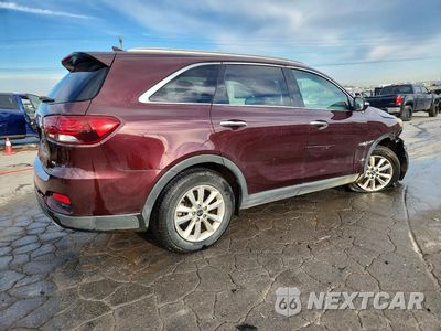 Trzecie zdjęcie samochodu z tyłu: 2019 KIA SORENTO LX V6 VIN:5XYPG4A51KG474855 - miniatura