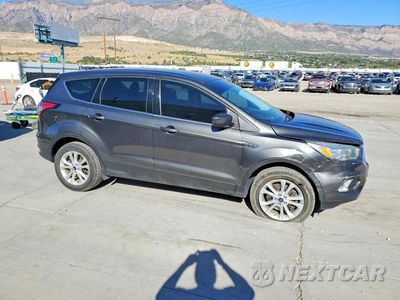 Czwarte zdjęcie samochodu z boku: 2017 FORD ESCAPE SE VIN:1FMCU9GD8HUE73109 - miniatura