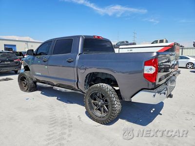 Drugie zdjęcie samochodu z przodu: 2017 TOYOTA TUNDRA SR5 VIN:5TFDW5F15HX604417 - miniatura