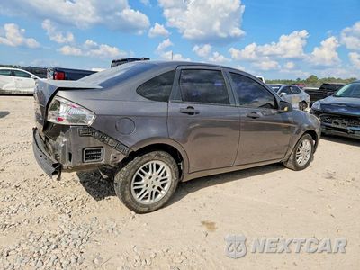 Trzecie zdjęcie samochodu z tyłu: 2010 FORD FOCUS SE VIN:1FAHP3FN8AW124654 - miniatura