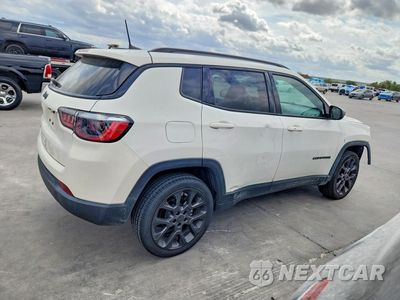 Trzecie zdjęcie samochodu z tyłu: 2021 JEEP COMPASS 80TH EDITION VIN:3C4NJDEBXMT565613 - miniatura