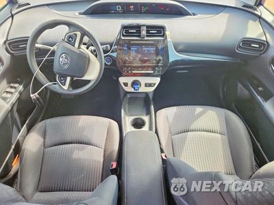 Zdjęcie 8 z 13 samochodu: 2017 TOYOTA PRIUS TWO VIN:JTDKBRFU8H3540191 - miniatura