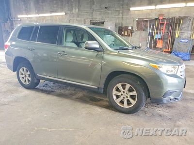 Czwarte zdjęcie samochodu z boku: 2012 TOYOTA HIGHLANDER BASE VIN:5TDBK3EH3CS105460 - miniatura