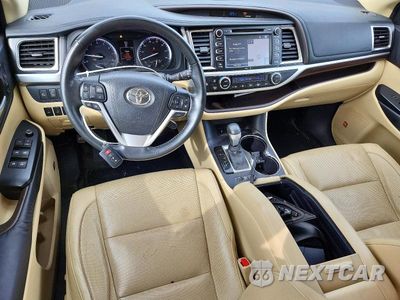 Zdjęcie 8 z 12 samochodu: 2015 TOYOTA HIGHLANDER LIMITED PLATINUM VIN:5TDDKRFH3FS144287 - miniatura