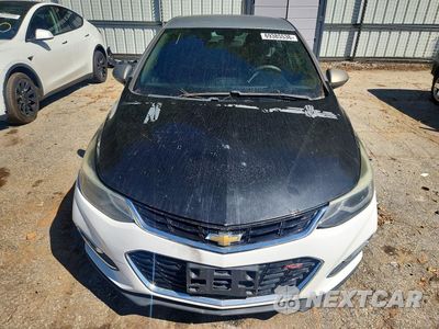 Piąte zdjęcie samochodu w środku: 2018 CHEVROLET CRUZE LT VIN:1G1BE5SM0J7241999 - miniatura
