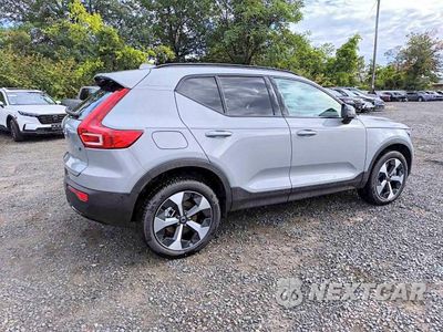 Czwarte zdjęcie samochodu z boku: 2026 VOLVO XC40 PLUS VIN:YV4L12UC5T2790699 - miniatura