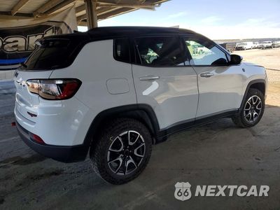 Trzecie zdjęcie samochodu z tyłu: 2025 JEEP COMPASS TRAILHAWK VIN:3C4NJDDN6ST565794 - miniatura