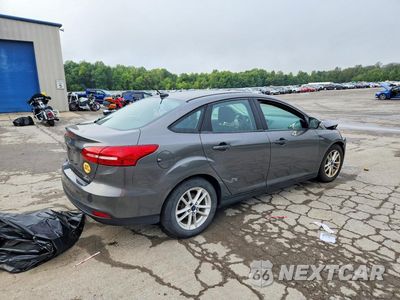 Trzecie zdjęcie samochodu z tyłu: 2016 FORD FOCUS SE VIN:1FADP3F22GL211447 - miniatura
