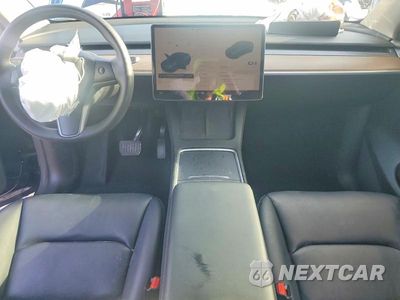 Zdjęcie 8 z 13 samochodu: 2025 TESLA MODEL Y VIN:7SAYGDEDXSF226832 - miniatura