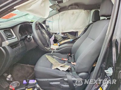Zdjęcie 7 z 11 samochodu: 2015 TOYOTA HIGHLANDER LE VIN:5TDBKRFH2FS162531 - miniatura