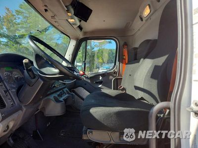 Zdjęcie 7 z 13 samochodu: 2018 FREIGHTLINER BUSINESS CLASS M2 BOX TRUCK VIN:1FVACWFB8JHJP2632 - miniatura