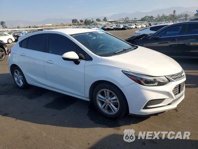Czwarte zdjęcie samochodu z boku: 2017 CHEVROLET CRUZE LT VIN:3G1BE6SM4HS607366 - miniatura